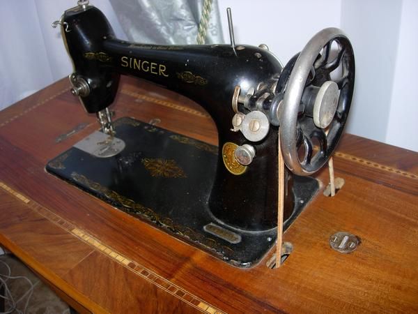 Maquina coser SINGER 1800 con pie de hierro. Perfecto estado