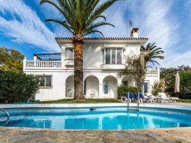 Chalet con 3 dormitorios se vende en Marbella, Costa del Sol