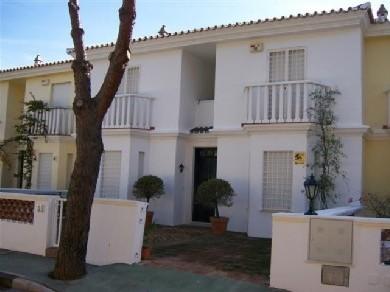 Adosado con 3 dormitorios se vende en Marbella, Costa del Sol