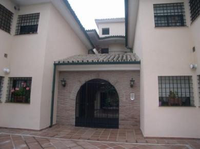 Apartamento con 2 dormitorios se vende en Marbella, Costa del Sol