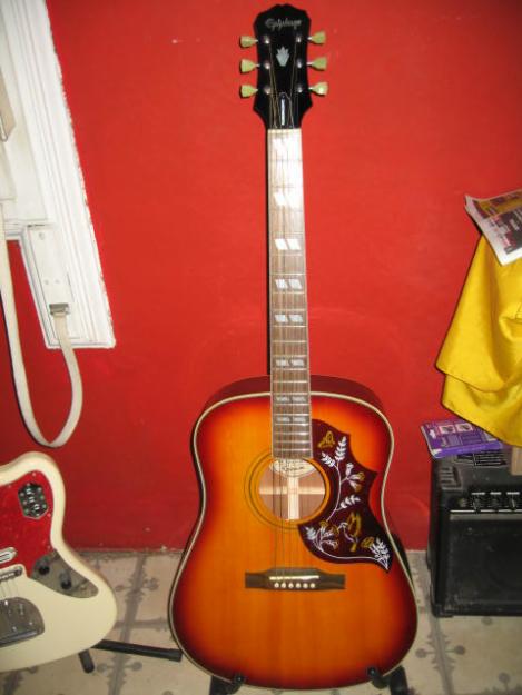 Epiphone Hummingbird con estuche rigido Fender