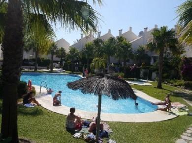 Adosado con 3 dormitorios se vende en Marbella, Costa del Sol