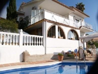 Chalet con 4 dormitorios se vende en Rincon de la Victoria, Costa del Sol, Axarquia