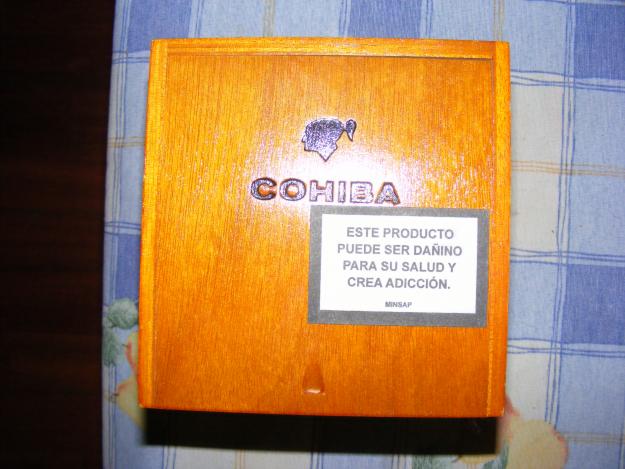 DOS CAJAS DE COHIBAS ROBUSTOS TRAIDOS EN NAVIDAD