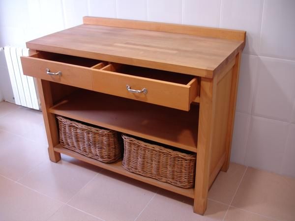 MUEBLE DE COCINA DE MADERA MACIZ