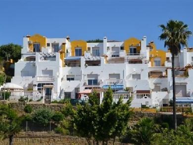 Apartamento con 3 dormitorios se vende en Estepona, Costa del Sol