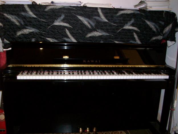Vendo piano KAWAI urgente!! en perfecto estado y afinaciòn 2100€