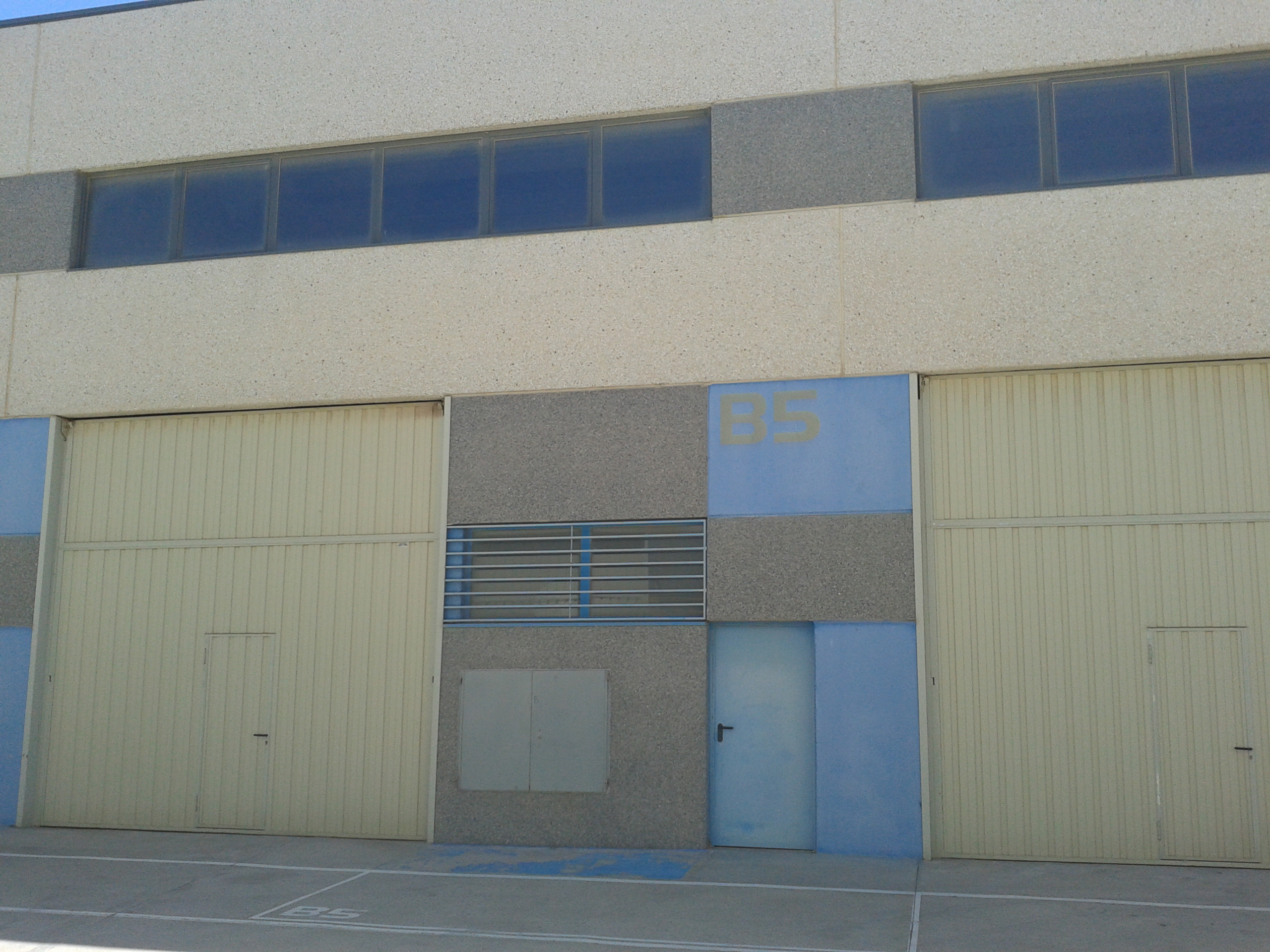 Alquilo nave 208 m2