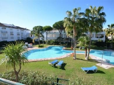 Apartamento con 2 dormitorios se vende en Estepona, Costa del Sol