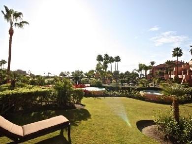 Apartamento con 2 dormitorios se vende en Estepona, Costa del Sol