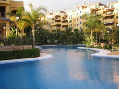 Apartamento con 2 dormitorios se vende en Marbella, Costa del Sol