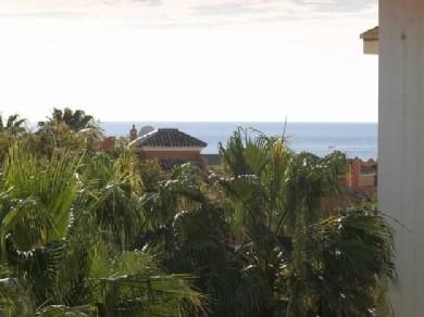 Apartamento con 3 dormitorios se vende en Marbella, Costa del Sol
