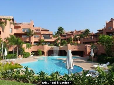Apartamento con 2 dormitorios se vende en Marbella, Costa del Sol