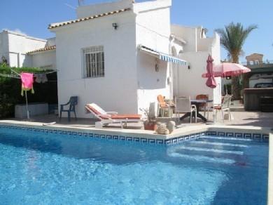 Chalet pareado con 3 dormitorios se vende en Playa Flamenca, Costa Blanca