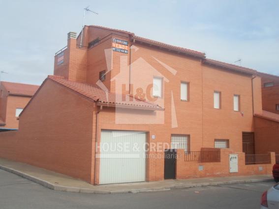 Casa adosada en Chozas de Canales