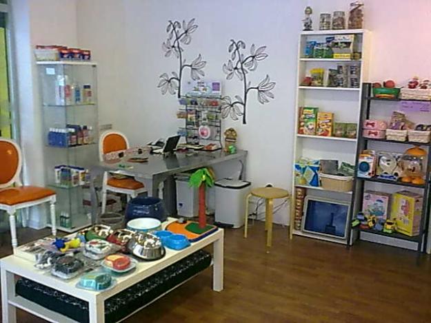 genero de peluqueria  canina  y tienda de complementos