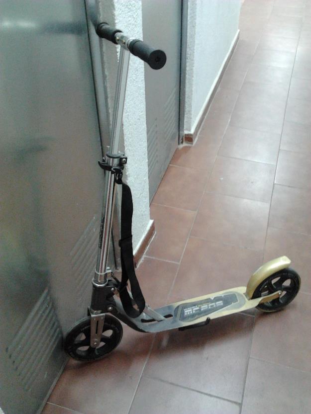 gran lote de bicicleta de paseo y patinete bajo de precio