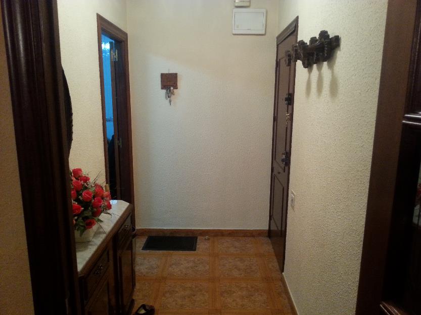 Piso amplio amueblado.Negociable