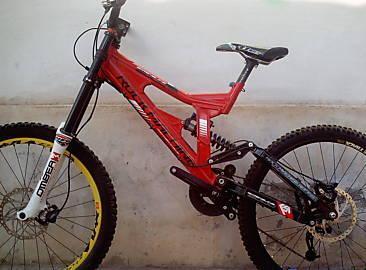 Bicicleta DH Rock Machine Adrenaline 6000
