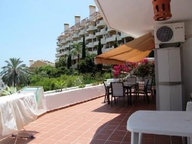 Apartamento con 3 dormitorios se vende en Marbella, Costa del Sol