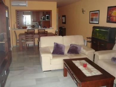 Apartamento con 2 dormitorios se vende en Marbella, Costa del Sol