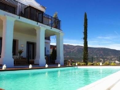 Chalet con 4 dormitorios se vende en Benahavis, Costa del Sol