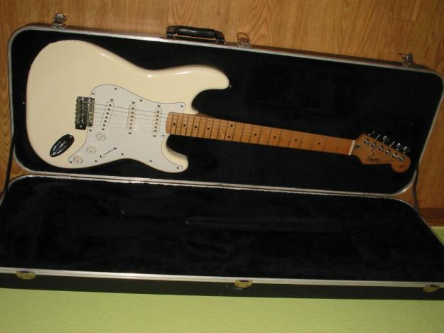 GUITARRA SQUIER STRATOCASTER by FENDER