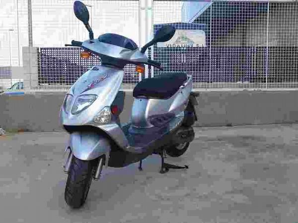 SCOOTER 125 cc COMO NUEVA