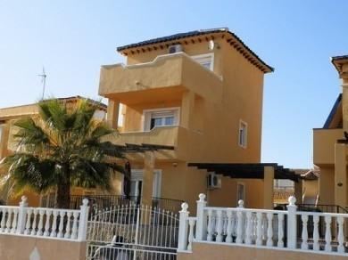 Chalet con 3 dormitorios se vende en Villamartin, Costa Blanca