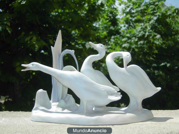 FIGURA DE CERAMICA LLADRO. GRUPO DE PATOS 15X21