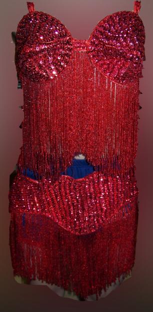 VENDO TRAJE DE MORA CON FLECOS Y LENTEJUELAS ROJO