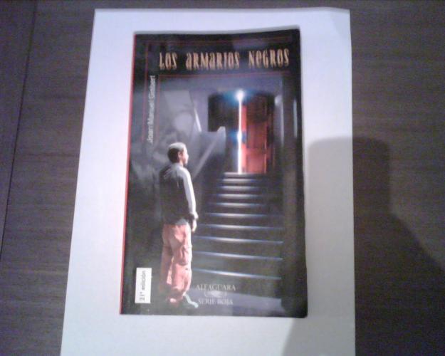 Vendo libro Los Armarios Negros 5€