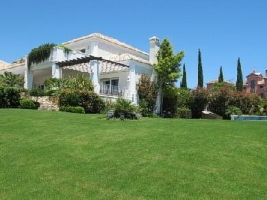 Chalet con 6 dormitorios se vende en Estepona, Costa del Sol