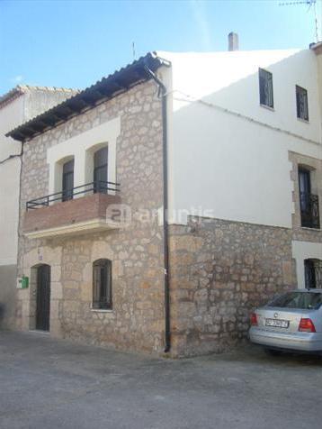 venta de casa de piedra en iglesiarrubia, burgos