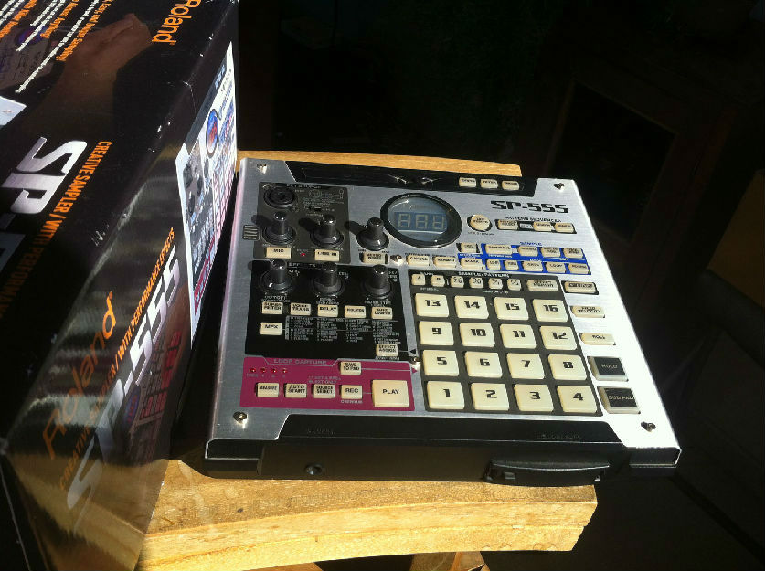 Sampler Roland Sp-555 + c. flash de regalo