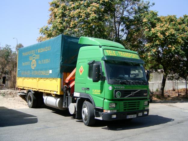 VOLVO FM7 290 CON GRUA Y TRAMPILLA ELEVADORA