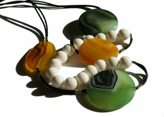 Collares con piedras naturales