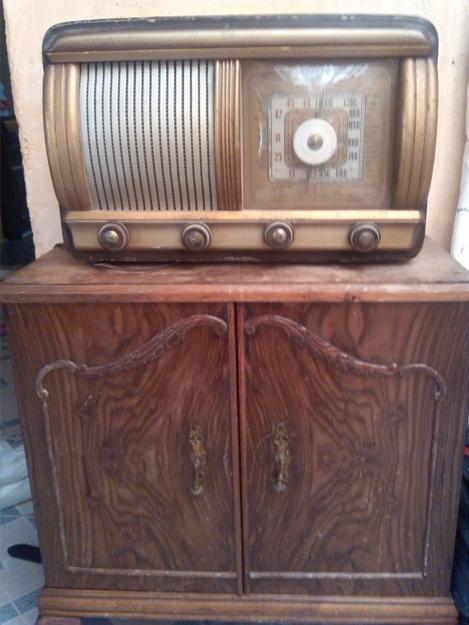 radio bastante antigua marca caballero