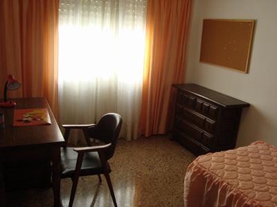 habitaciones dobles y individuales para chicas estudiantes, chicas erasmus bienvenidas