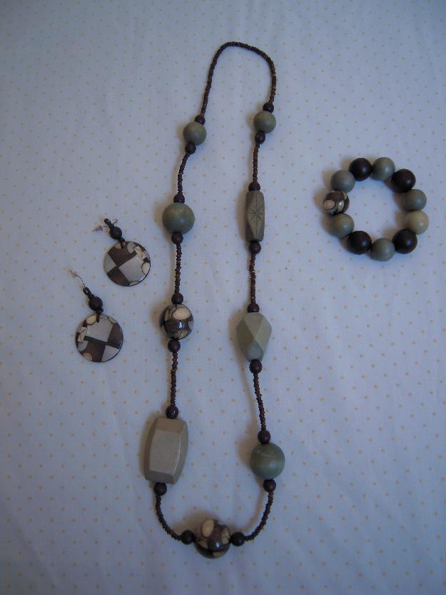 Juego de collar, pulsera y pendientes