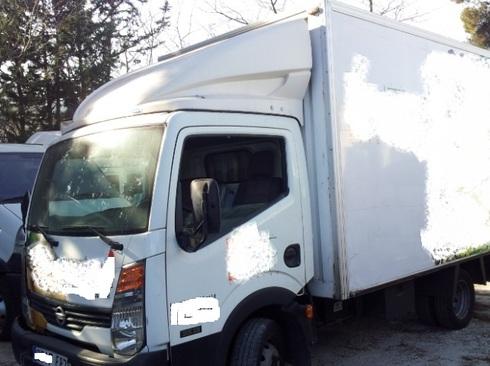 Nissan Cabstar 135cv furgon y puerta elevadora