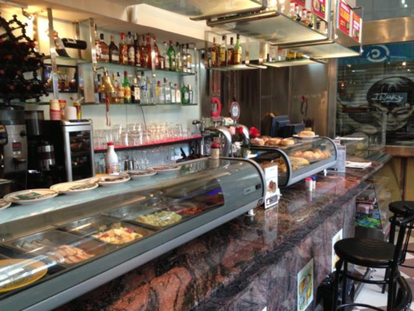 Traspaso Bar Restaurante 100m² en dos plantas con terraza en zona General Perón - AZCA