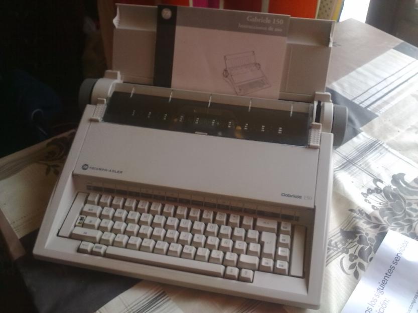Maquina de escribir triumph-adler gabriele 150