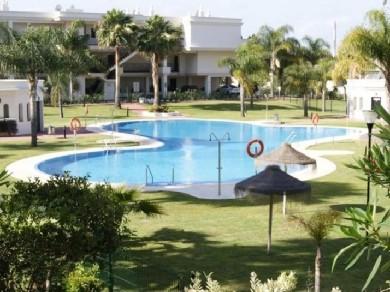Apartamento con 2 dormitorios se vende en Marbella, Costa del Sol