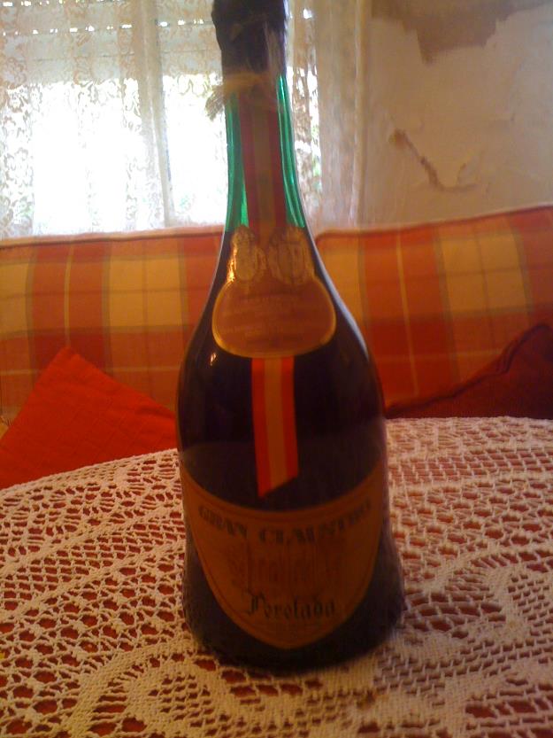 Botella de cava enlace alfonso de borbon y mªcarmen martinez-bordiu franco