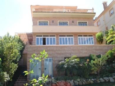 Chalet con 4 dormitorios se vende en Benalmadena Costa, Costa del Sol