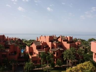Apartamento con 4 dormitorios se vende en Estepona, Costa del Sol