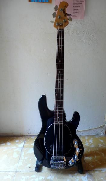 Vendo/Cambio bajo Musicman