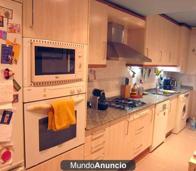 Por reforma general en vivienda vendo muebles cocina, lavadora/secadora, horno, microondas en perfecto estado y mueble a