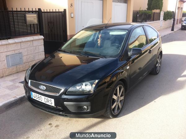 se vende ford focus titanium del 2005